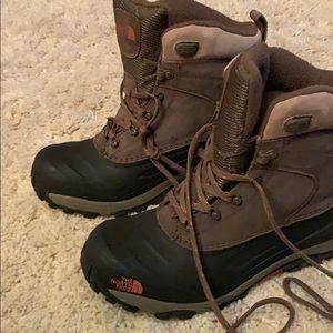 The North Face men’s snow boots